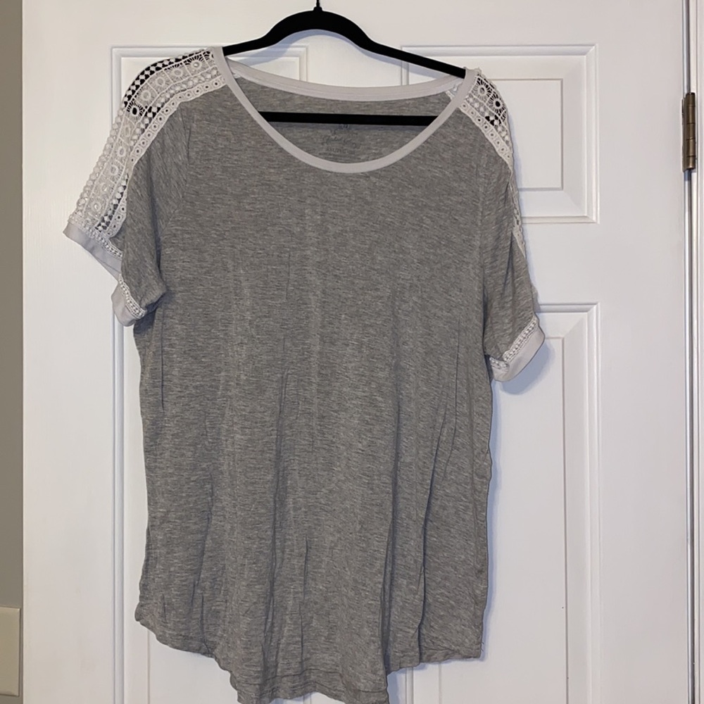 💜 Gray shirt